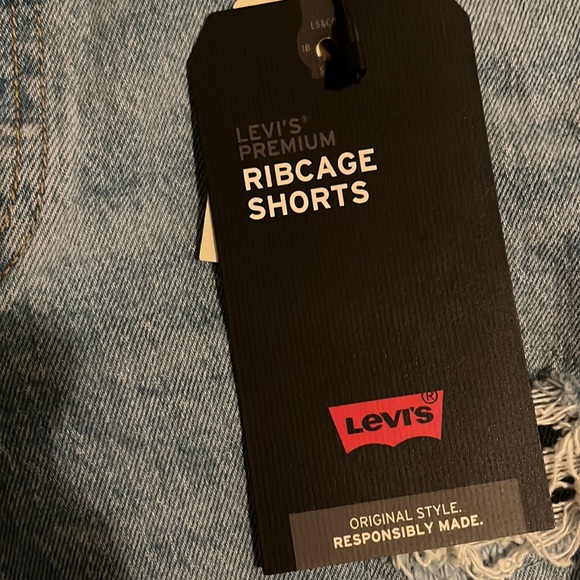 LEVI’S Ribcage Shorts - Picture 3 of 7